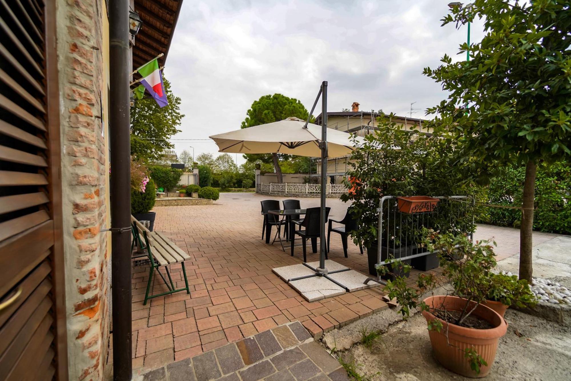 L'Antico Borgo Bed & Breakfast Zanica Exterior photo